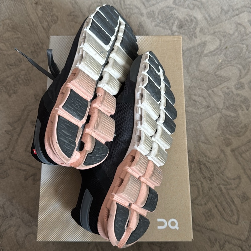 ON Women’s Cloudflow Rock Rose Sneaker! - Picture 8 of 12